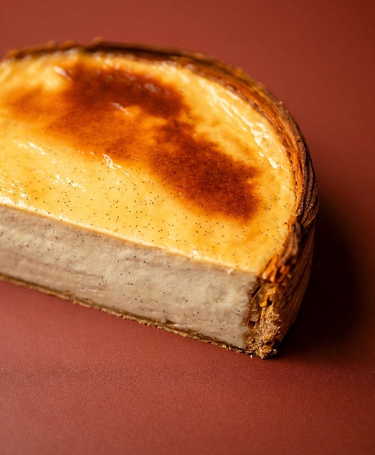 Slice of Cyril Lignac's vanilla custard tart, recipe adapted for Thermomix